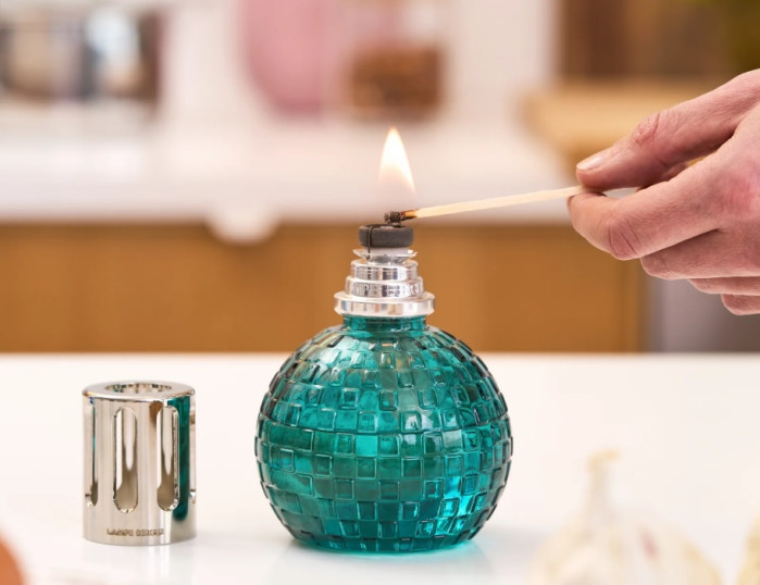 detail Maison Berger DISCO lampa GREEN s vůní COSY MUSK, 250ml