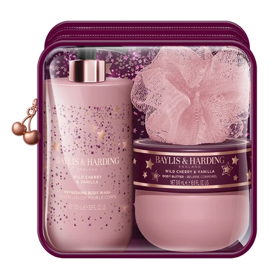 detail Baylis&Harding Wild Cherry & Vanilla Sada péče o tělo v taštičce, 4dílná