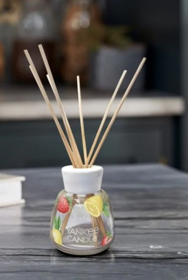 detail Yankee Candle Reed difuzér Iced Berry Lemonade, 100 ml, signature