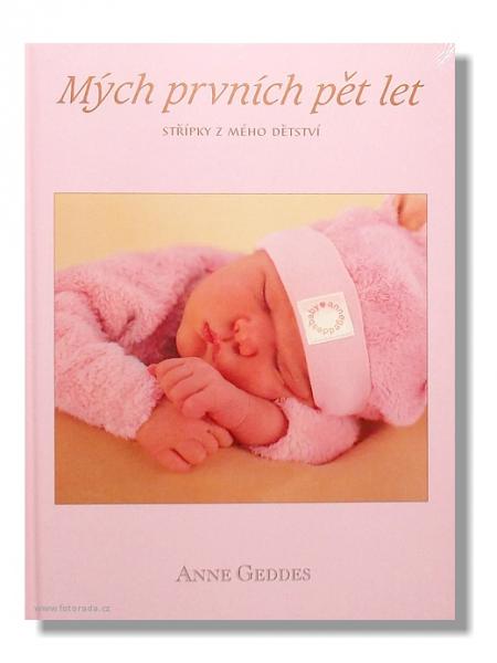 detail Anne Geddes - KNIHA MÝCH PRVNÍCH PĚT LET spící miminko růžové