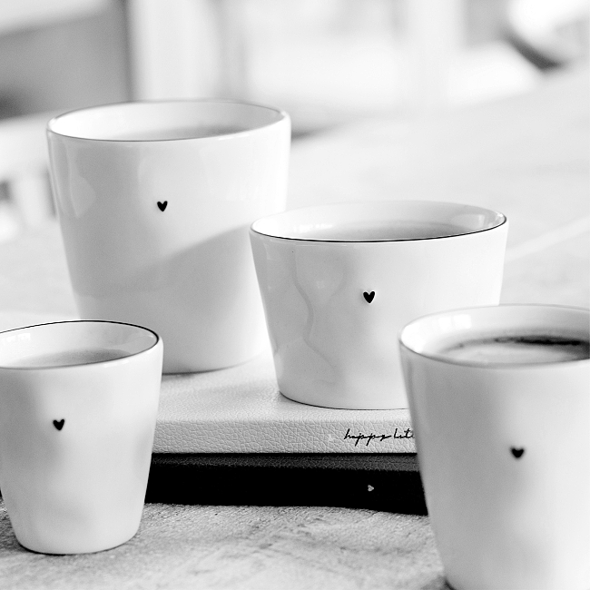 detail Bastion Collections Kelímek NATURAL SHAPE in black heart, 9x6cm