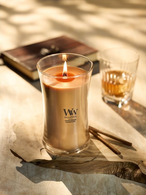 detail Vonná svíčka WoodWick GOLDEN BOURBON, velká 609,5g
