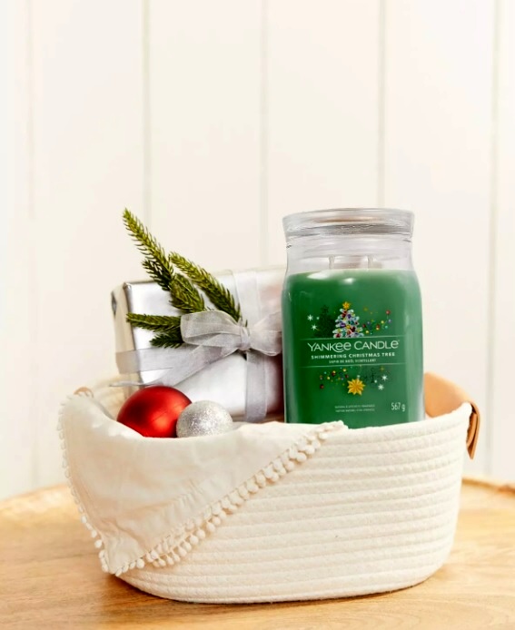 detail Yankee Candle Shimmering Christmas, signature velká svíčka 567 g