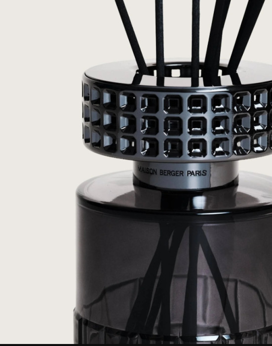 detail Maison Berger CELEBRATION black, difuzér s vůní Hypnotic Oud