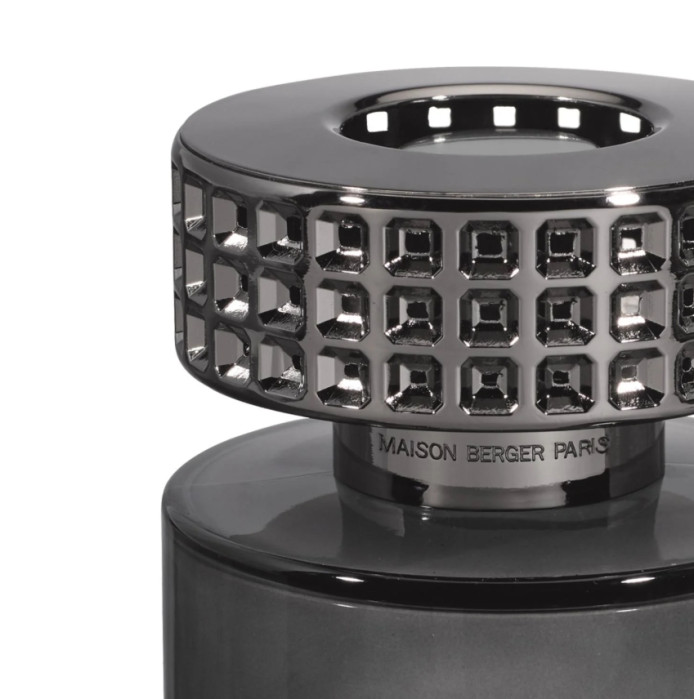 detail Maison Berger CELEBRATION black, katalytická lampa s náplní Hypnotic Oud
