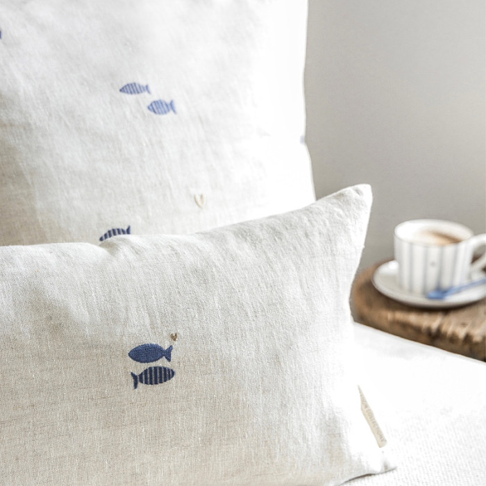 detail Bastion Collections Polštář 30x50cm NATUREL Fish in Blue 100% Linen