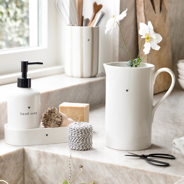 detail Bastion Collections Džbán Jug Large White in black, 20cm