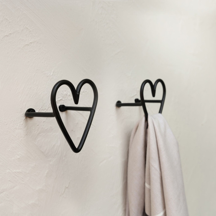 detail Bastion Collections Háček HEART HOOK OPEN BLACK,