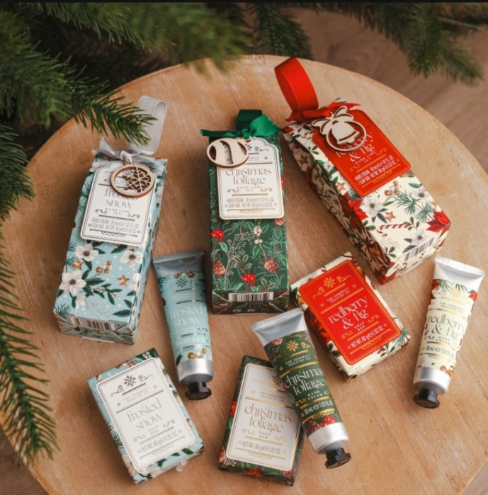 detail Somerset Toiletry Dárková sada péče o ruce FROSTED SNOW, 2dílná