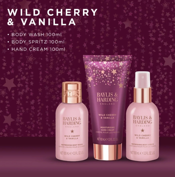 detail Baylis&Harding Wild Cherry & Vanilla Sada péče o tělo v taštičce, 4dílná