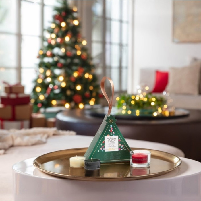 detail Yankee Candle Xmas 2026 Dárková sada 3x čajová svíčka a svícen