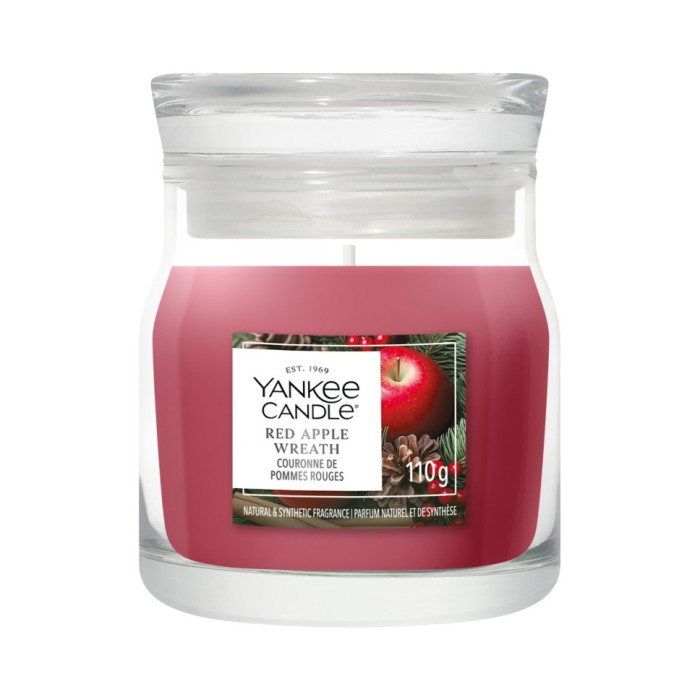 detail Yankee Candle Red Apple Wreath, signature malá svíčka 110g