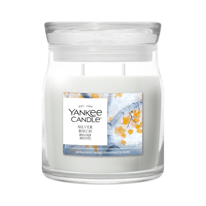detail Yankee Candle Silver Birch, signature střední svíčka 367g
