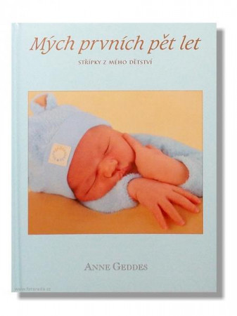 detail Anne Geddes - KNIHA MÝCH PRVNÍCH PĚT LET spící miminko modré