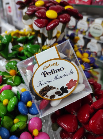 detail Confetti Pelino - FORMA MANDORLA, čokoláda v polevě 3 barev, 150 g