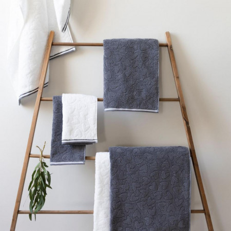 detail Bastion Collections Gues TOWEL S,white/edge dark grey, 30x55cm