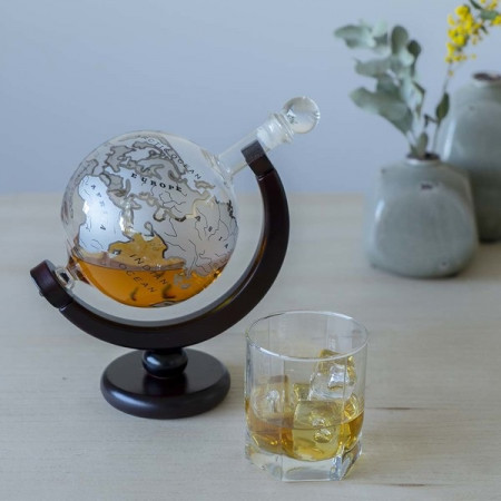 detail Balvi - GLOBE, Karafa na Whisky, sklo/dřevo, 20,5x22x12cm